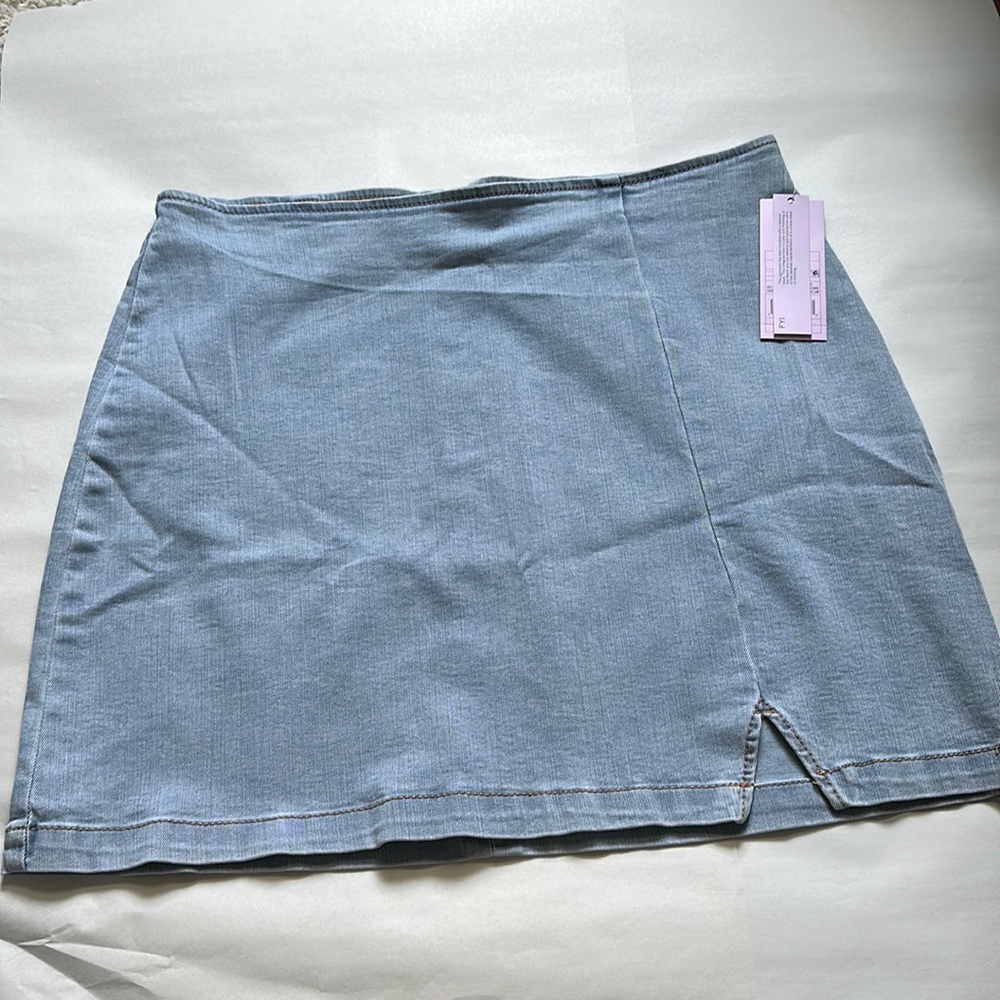 Wild Fable skirt size 12/ 32"waist long 15.5"